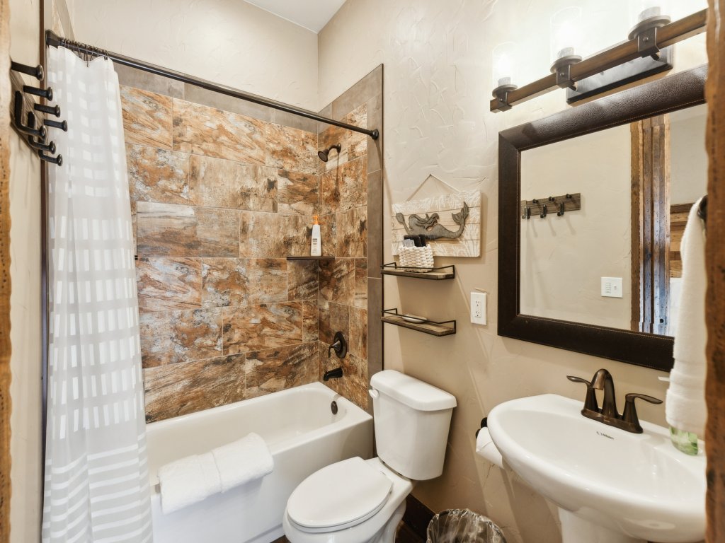 Room 14 - Capital Reef Vacation Rental in Utah - RedAwning