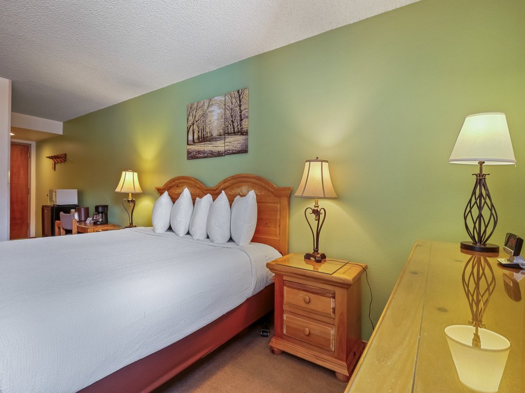 Village Square 1 Bedroom Condo #337/339 Vacation Rental in Copper Mountain - RedAwning