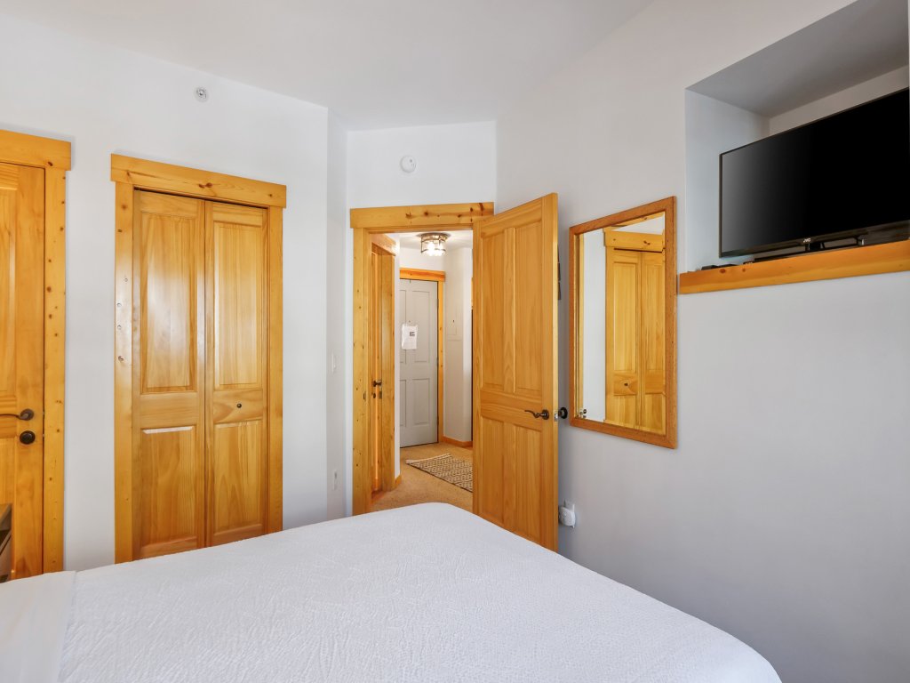Tucker Mountain 2 Bedroom Condo #303 Vacation Rental in Copper Mountain - RedAwning