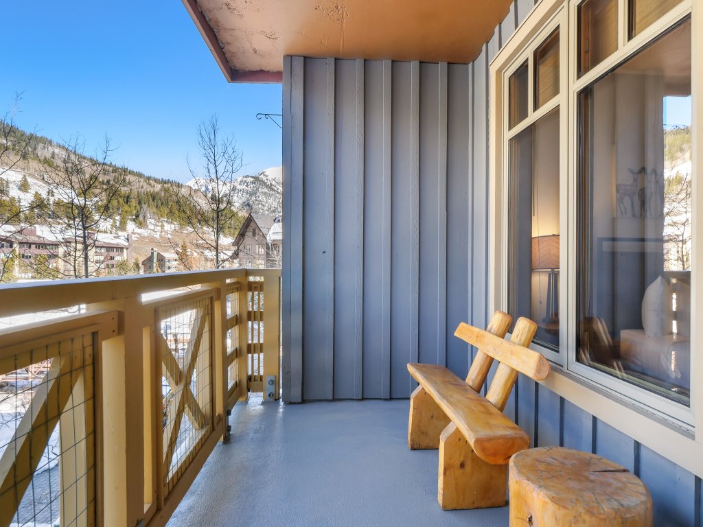 Tucker Mountain 2 Bedroom Condo #303 Vacation Rental in Copper Mountain - RedAwning