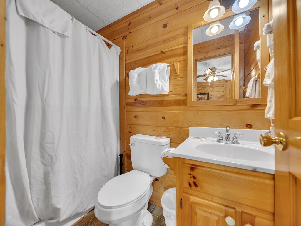ERN860 - Cozy Bear Overlook Vacation Rental in Pigeon Forge - RedAwning