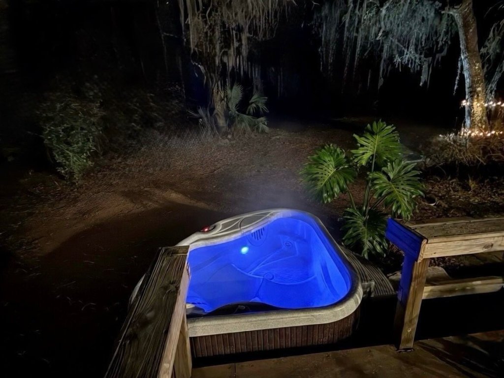 Ponderosa Farmhouse: Serene 2.7 Acres by UF Vacation Rental in Florida - RedAwning