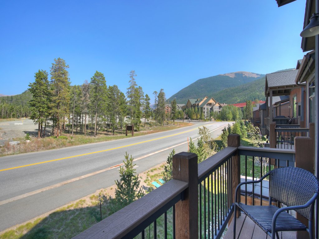 Luxury Home - Sleeps 10 - Fireplace & Mountain View Vacation Rental in Keystone - RedAwning