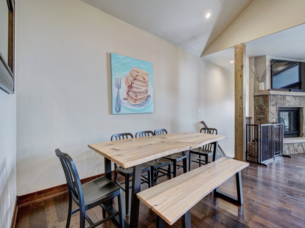 Luxury Home - Sleeps 10 - Fireplace & Mountain View Vacation Rental in Keystone - RedAwning
