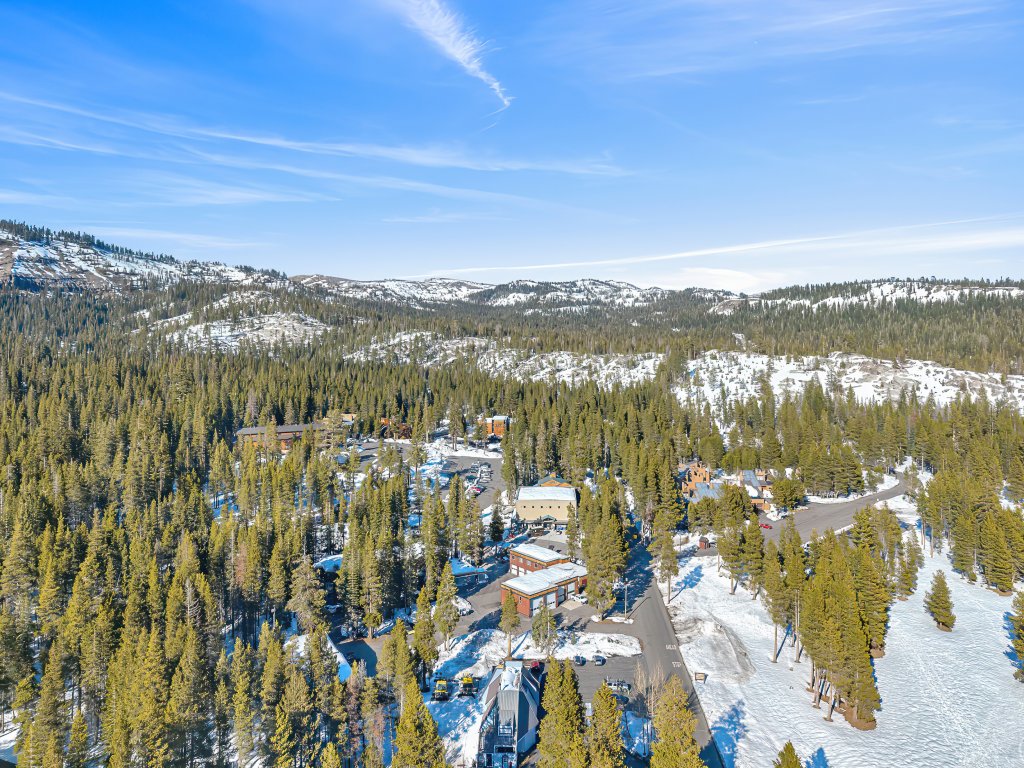 Clean Bright Condo - Pets ok - CS#3 Vacation Rental in Bear Valley - RedAwning