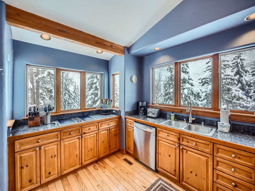 Mountain Pine Vacation Rental in Vail - RedAwning