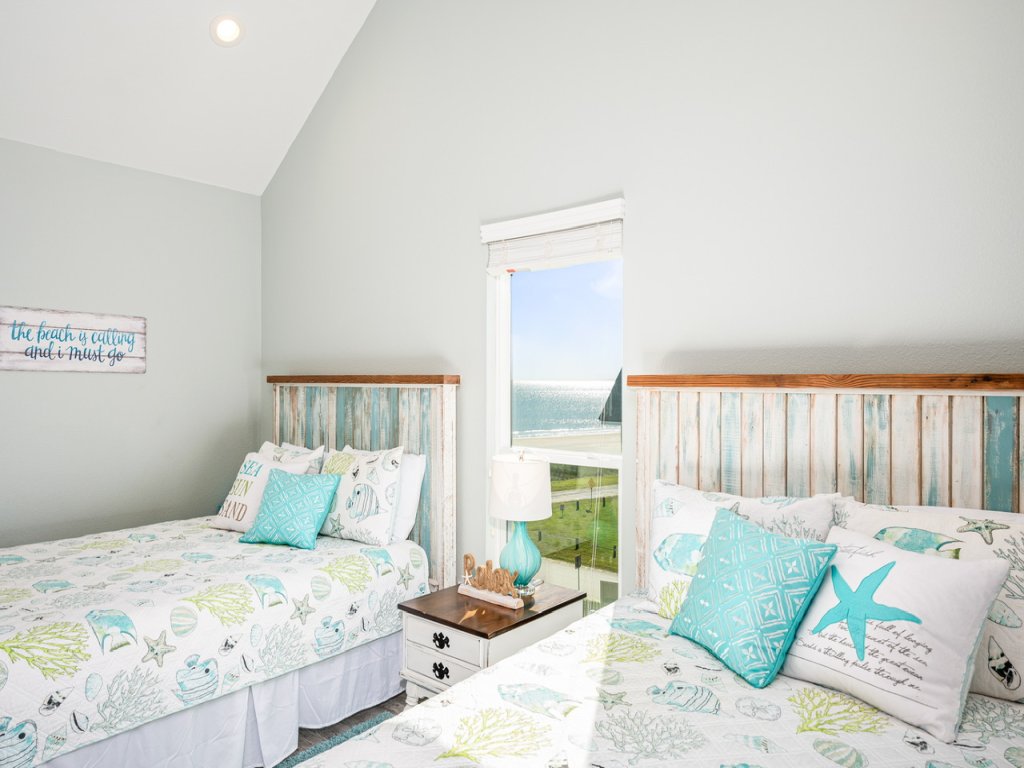 Crystal Breeze Vacation Rental in Texas - RedAwning