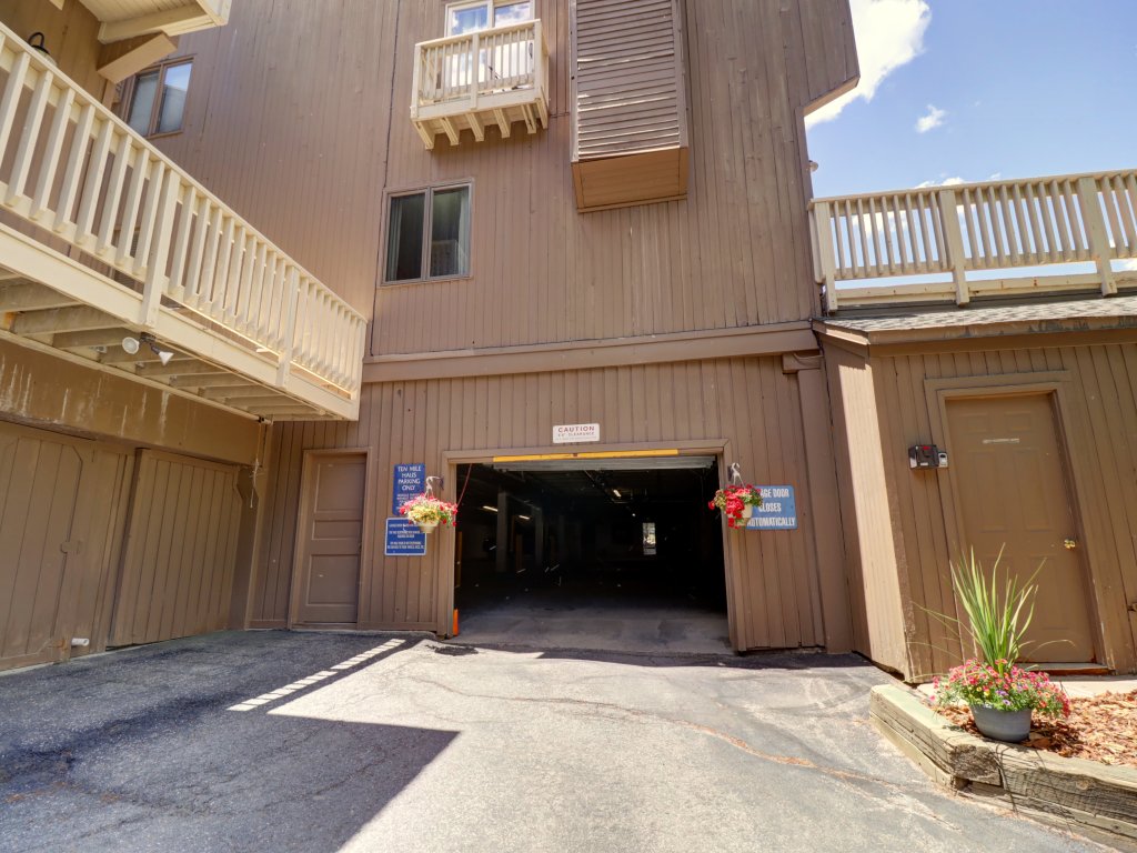 Ten Mile Haus C-9 Vacation Rental in Copper Mountain - RedAwning
