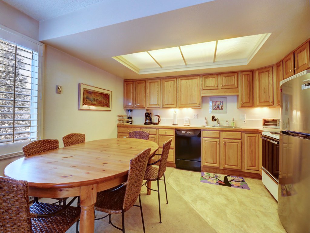 Ten Mile Haus C-9 Vacation Rental in Copper Mountain - RedAwning