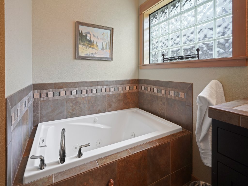 28 Big Leaf Vacation Rental in Bend - RedAwning