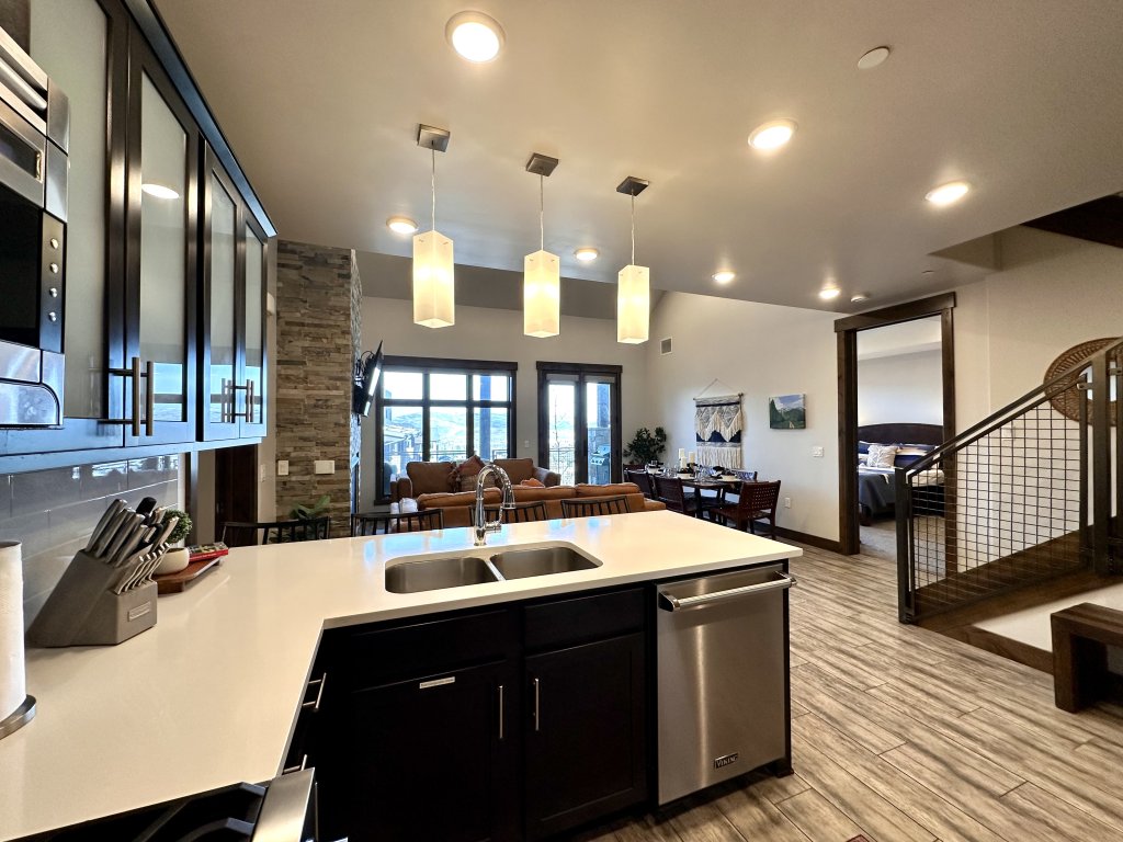 Blackstone Overlook 312 Modern Condo with Hot Tub Access Vacation Rental in Park City - RedAwning