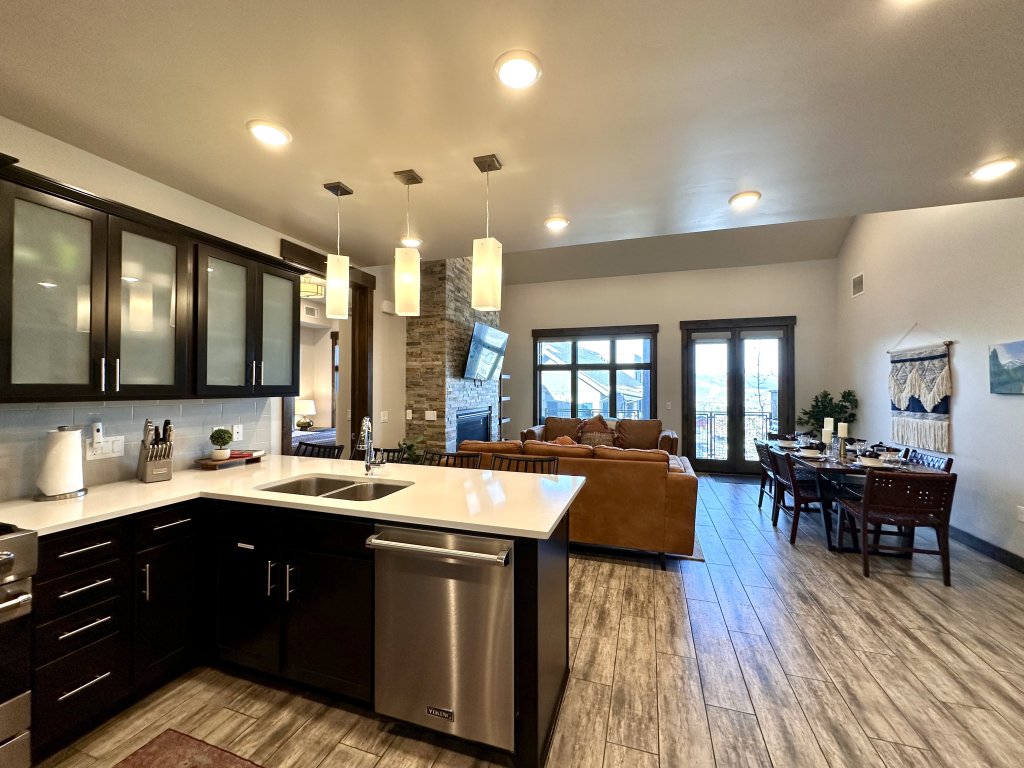 Blackstone Overlook 312 Modern Condo with Hot Tub Access Vacation Rental in Park City - RedAwning