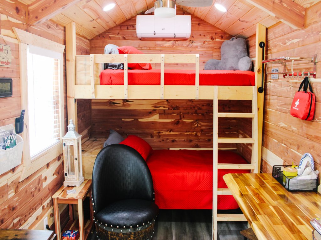 #3 - Amish Built Log Cabin Fishing Hunting Camping Vacation Rental in Kansas - RedAwning
