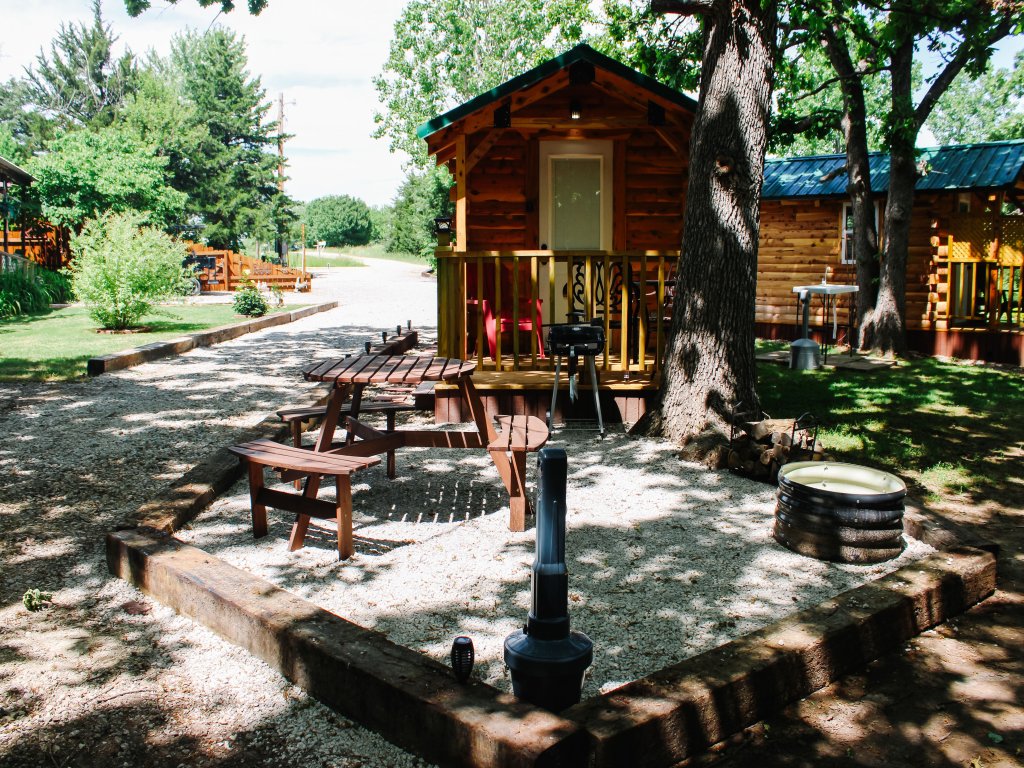 #3 - Amish Built Log Cabin Fishing Hunting Camping Vacation Rental in Kansas - RedAwning