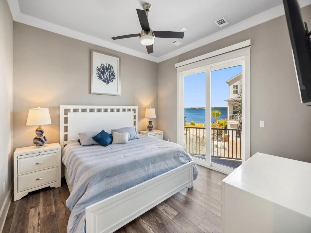 Sunset Serenade Vacation Rental in Navarre - RedAwning