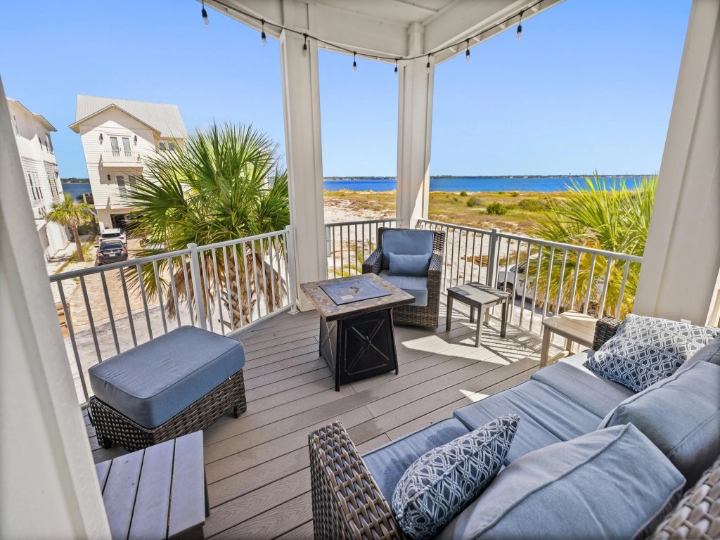 Sunset Serenade Vacation Rental in Navarre - RedAwning