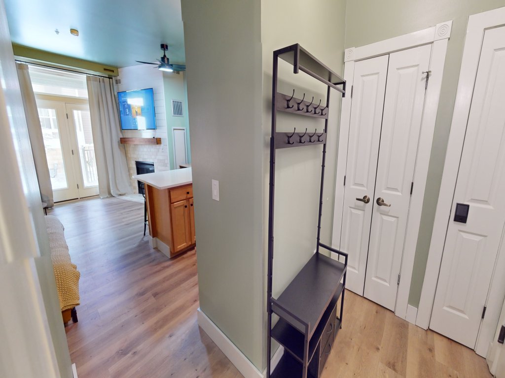Seneca 115 - Brigham Studio Condo Vacation Rental in Snowshoe - RedAwning