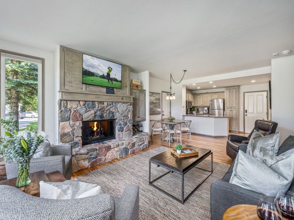 Stunning Renovated 2 Bedroom in Arrowhead Village! Vacation Rental in Edwards - RedAwning