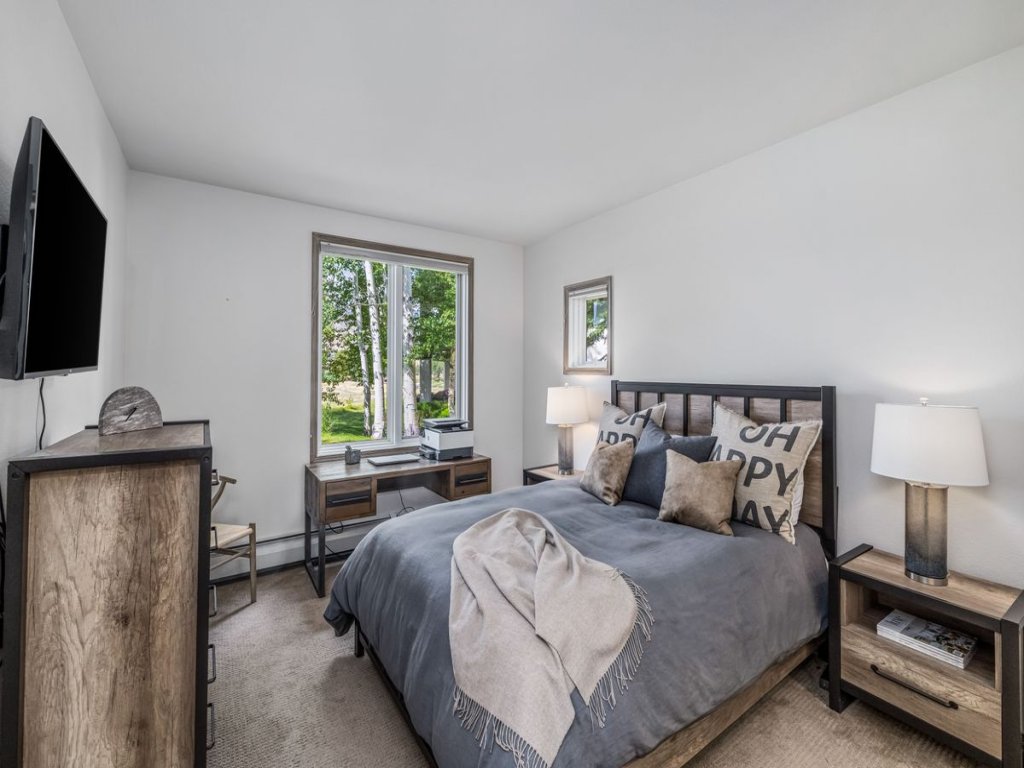Stunning Renovated 2 Bedroom in Arrowhead Village! Vacation Rental in Edwards - RedAwning