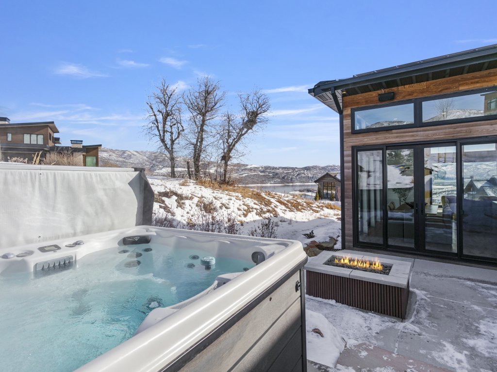 1506 W Orion Way - SkyRidge 6 BR Home with Hot Tub Vacation Rental in Utah - RedAwning
