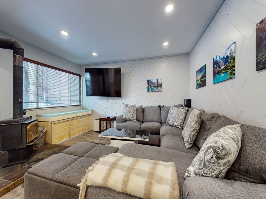 Sierra Manors #61 Vacation Rental in Mammoth Lakes - RedAwning