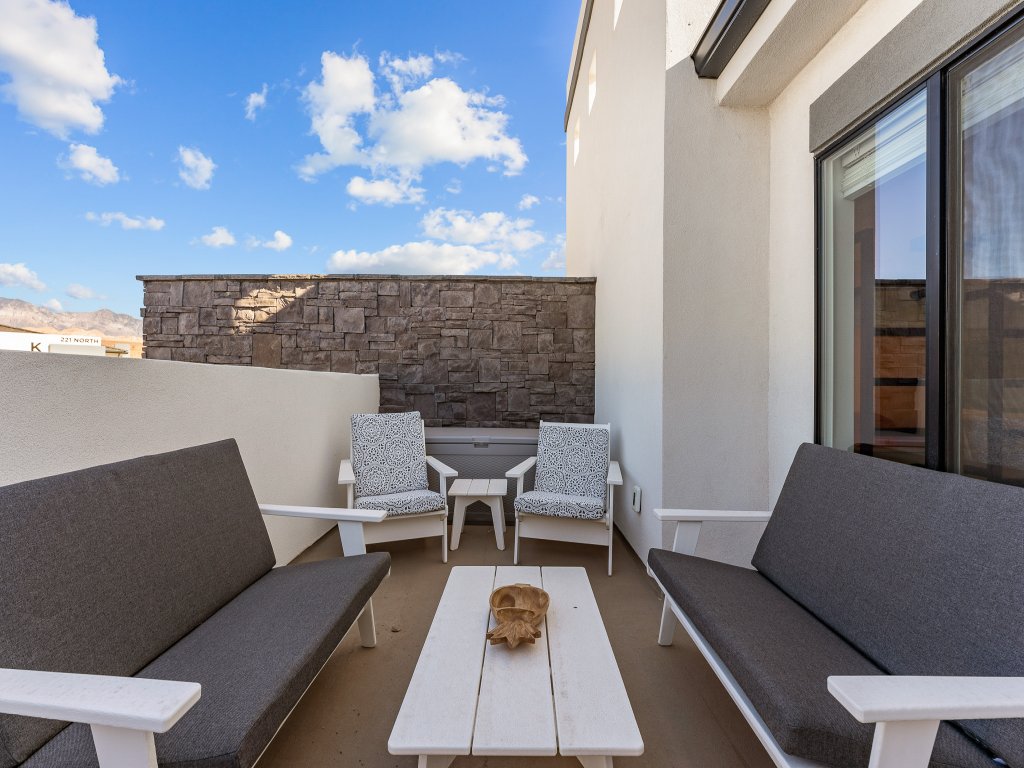 Kailua House Vacation Rental in Hurricane - RedAwning