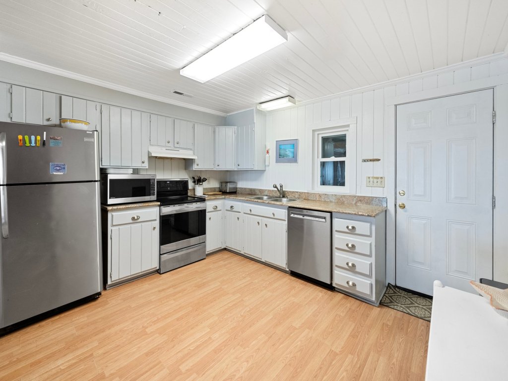 Laughin Place Vacation Rental in Pawleys Island - RedAwning