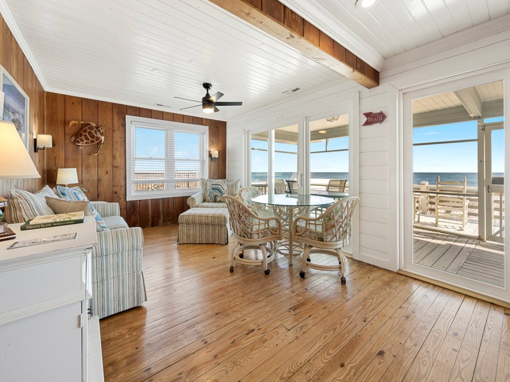 Laughin Place Vacation Rental in Pawleys Island - RedAwning