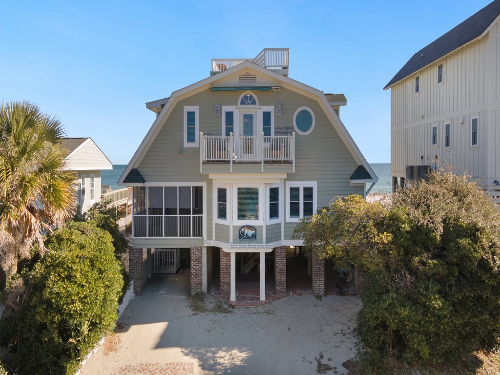 Laughin Place I Vacation Rental in Pawleys Island - RedAwning
