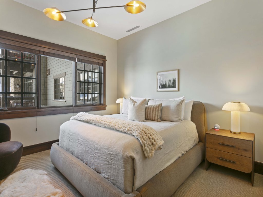 306 - Two Bedroom Arrowleaf Vacation Rental in Park City - RedAwning