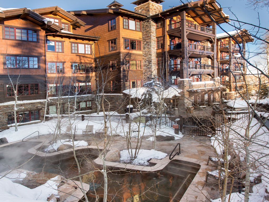 202 - Three Bedroom Deluxe Flagstaff Vacation Rental in Park City - RedAwning