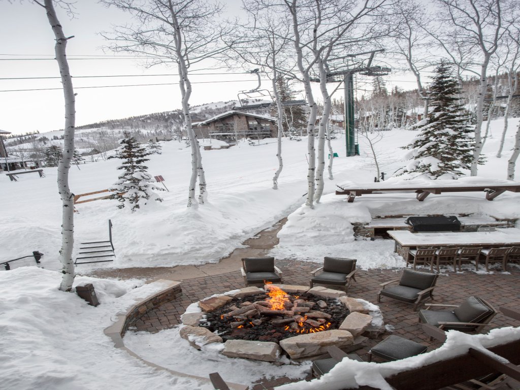 301 - Three Bedroom Flagstaff Vacation Rental in Park City - RedAwning