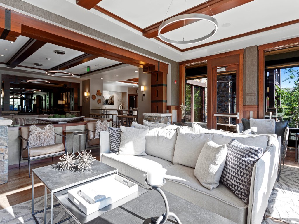 301 - Three Bedroom Flagstaff Vacation Rental in Park City - RedAwning