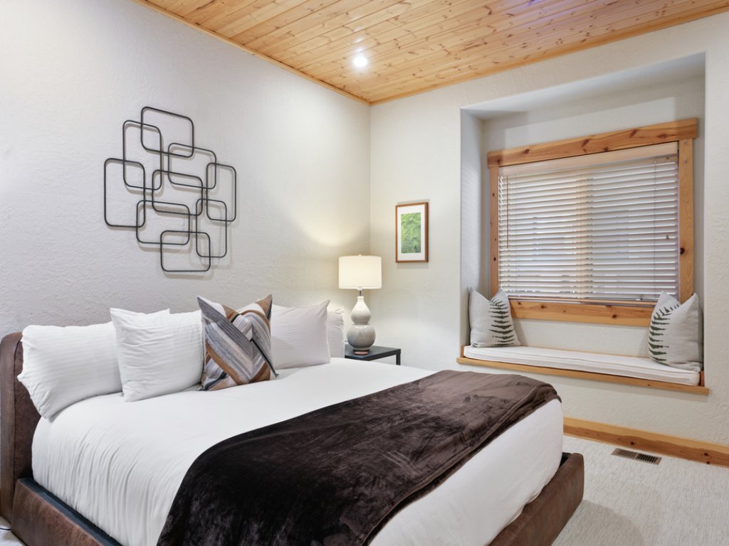 301 - Three Bedroom with Spa Bristlecone Vacation Rental in Park City - RedAwning