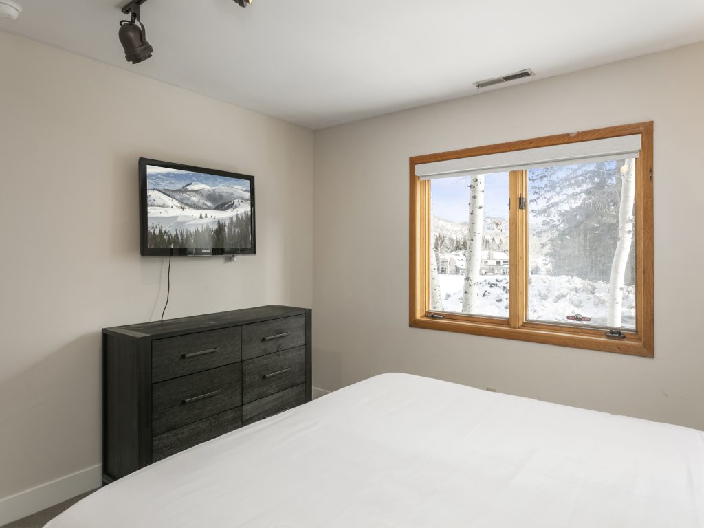 1490 - Three Bedroom with Spa Aspenwood Vacation Rental in Park City - RedAwning