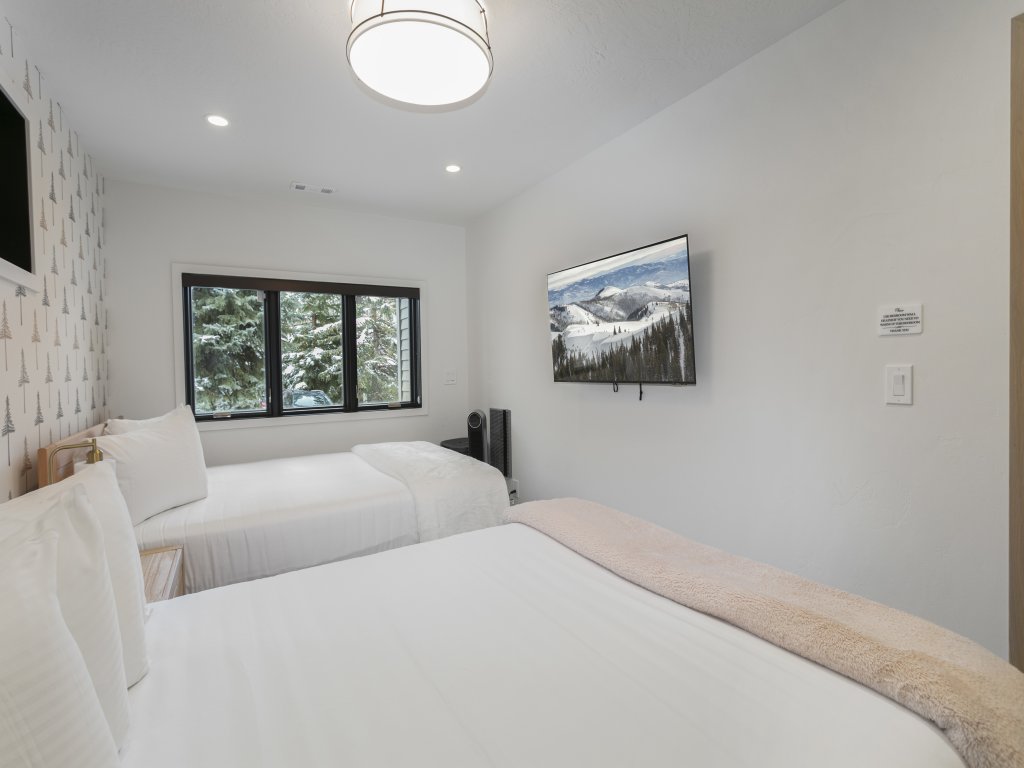 1072 - Three Bedroom with Spa Boulder Creek Vacation Rental in Park City - RedAwning