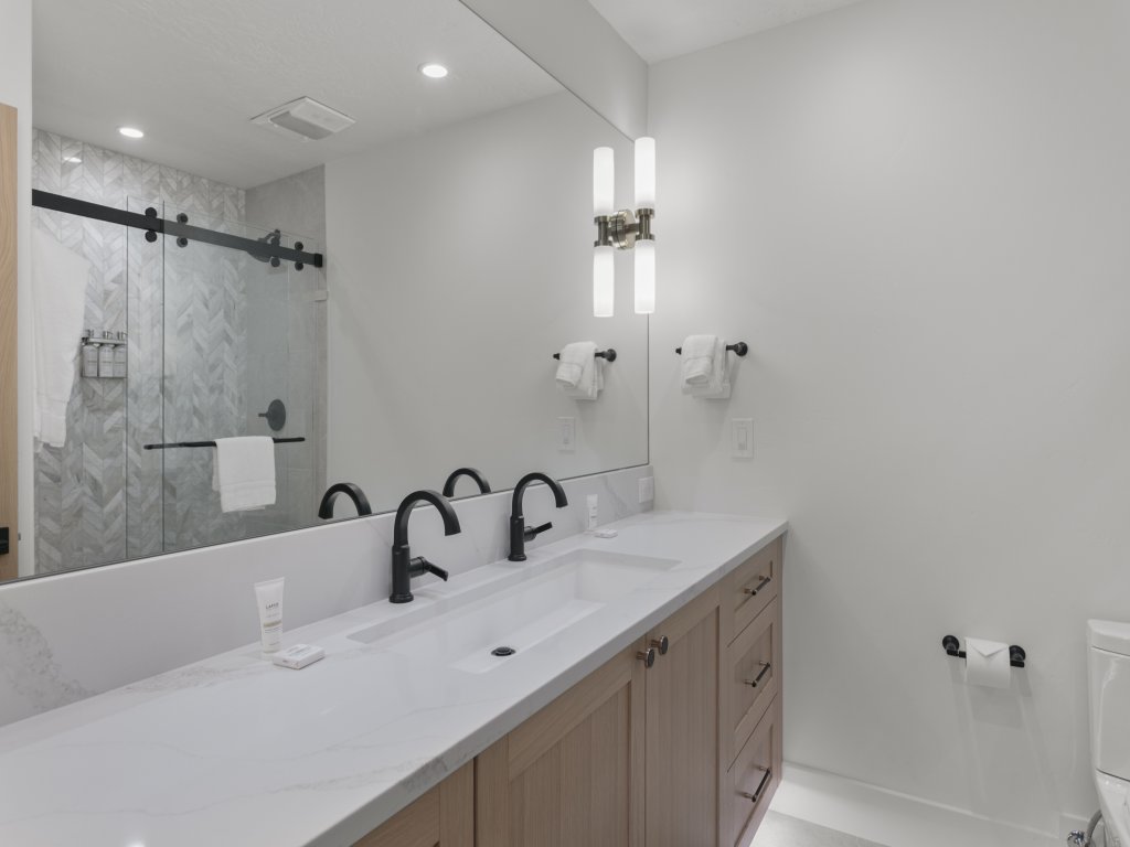 1072 - Three Bedroom with Spa Boulder Creek Vacation Rental in Park City - RedAwning