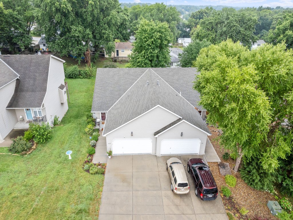 Beautiful Townhome 11 minutes to Downtown Vacation Rental in Kansas City - RedAwning