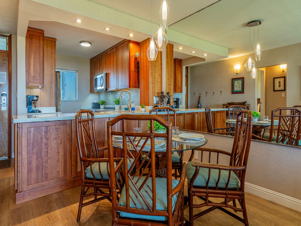 Menehune Shores 324 Vacation Rental in Kihei - RedAwning