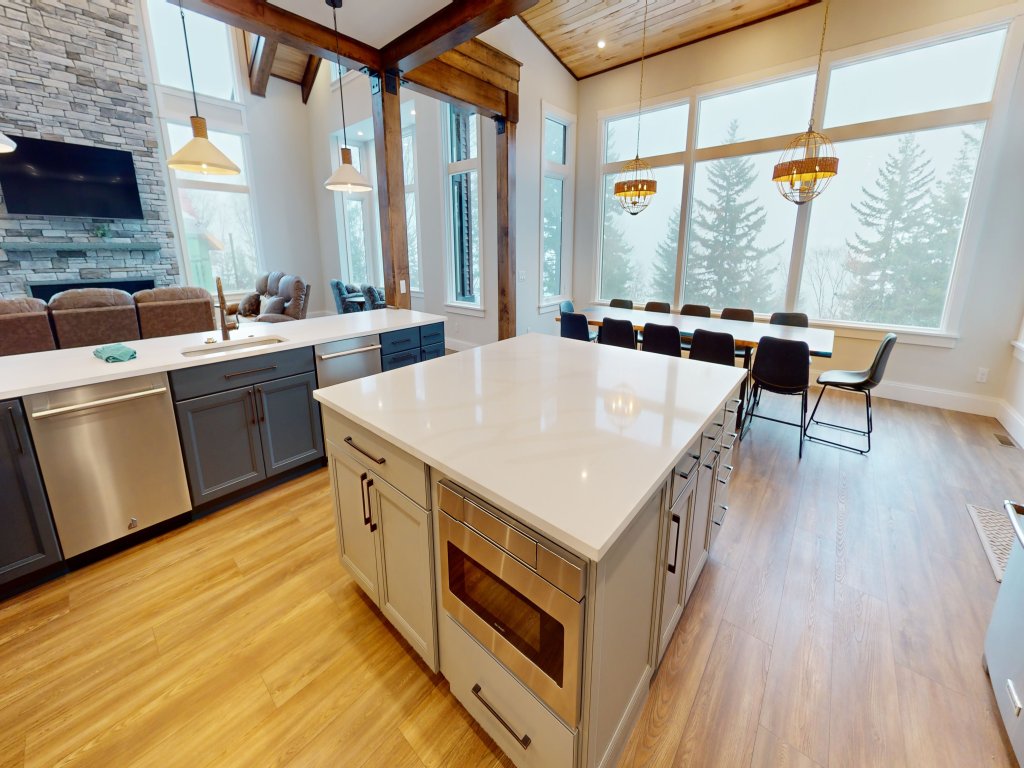 Red Spruce 07 - Brigham Eight Bedroom Home Vacation Rental in Snowshoe - RedAwning