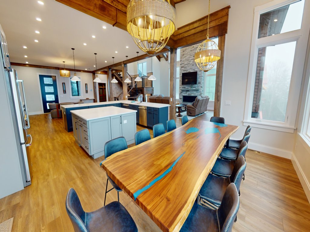 Red Spruce 07 - Brigham Eight Bedroom Home Vacation Rental in Snowshoe - RedAwning