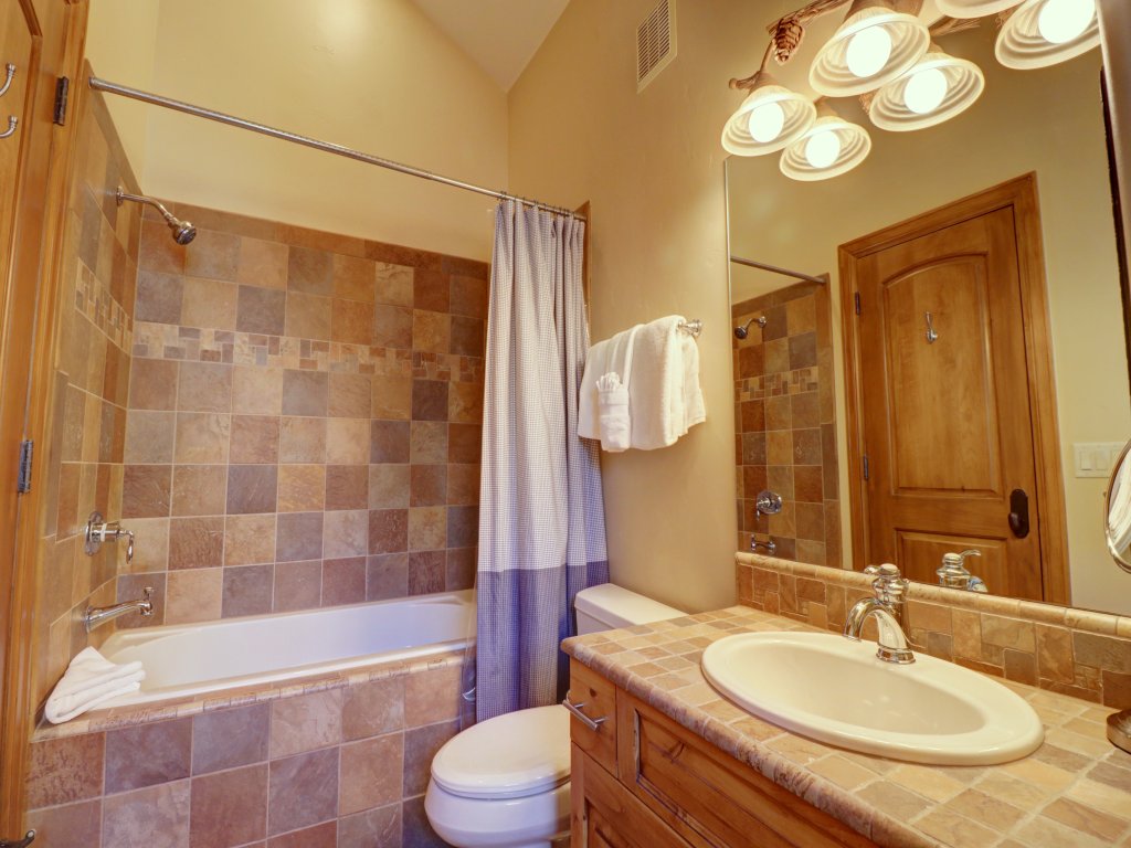 Peakside Escape 178 Vacation Rental in Silverthorne - RedAwning
