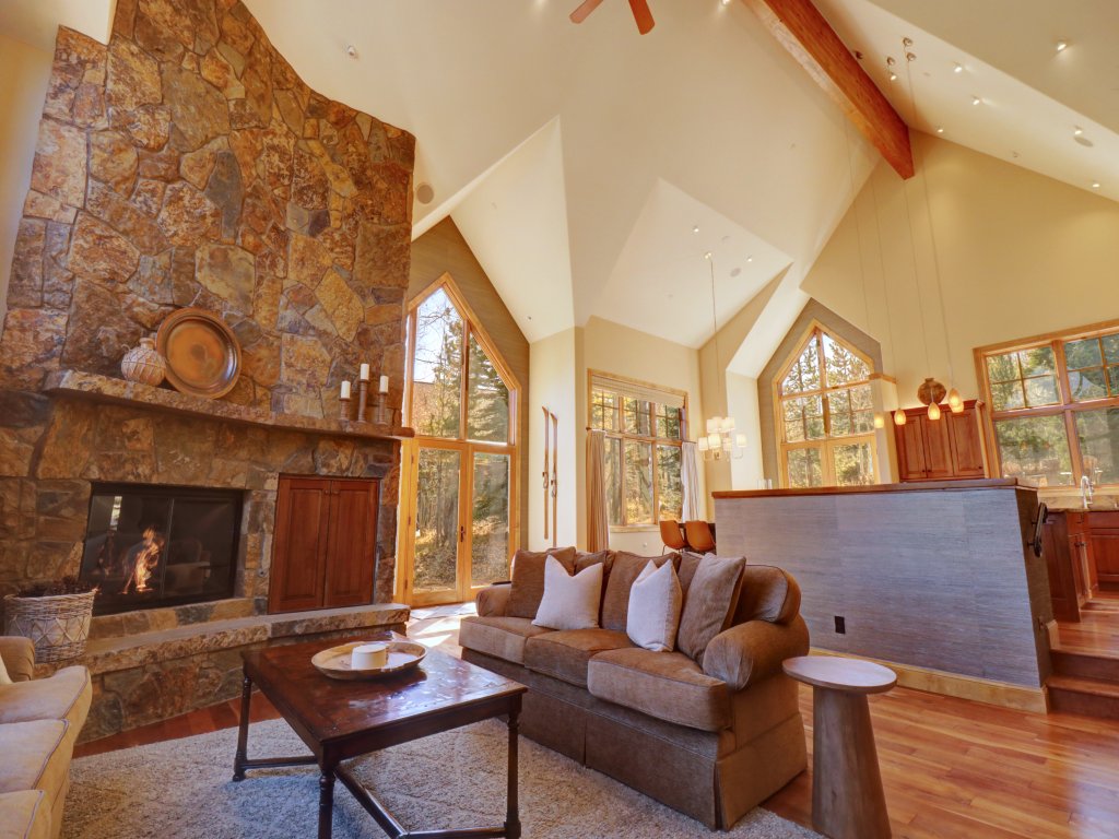 Peakside Escape 178 Vacation Rental in Silverthorne - RedAwning