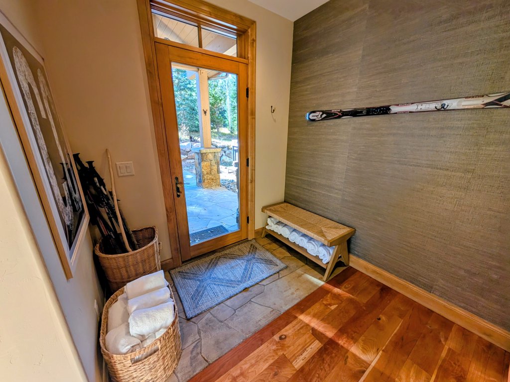 Peakside Escape 178 Vacation Rental in Silverthorne - RedAwning