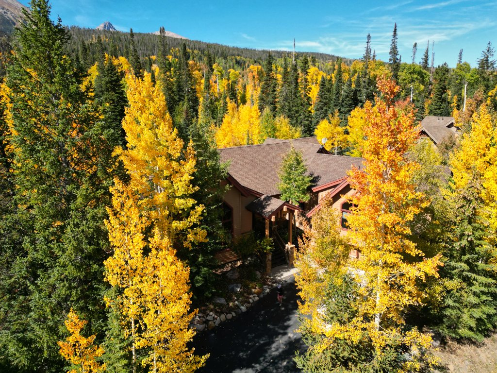 Peakside Escape 178 Vacation Rental in Silverthorne - RedAwning