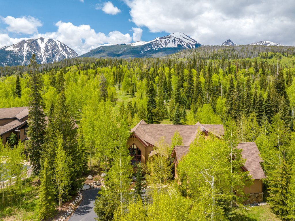 Peakside Escape 178 Vacation Rental in Silverthorne - RedAwning