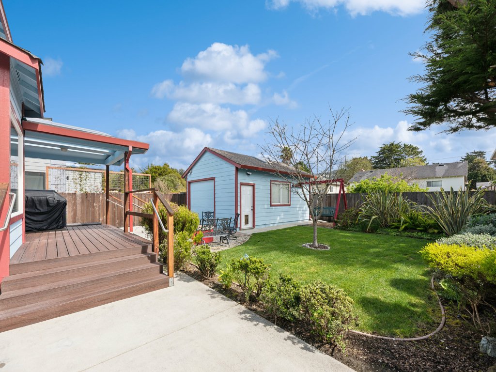 Coastal Getaway Vacation Rental in California - RedAwning