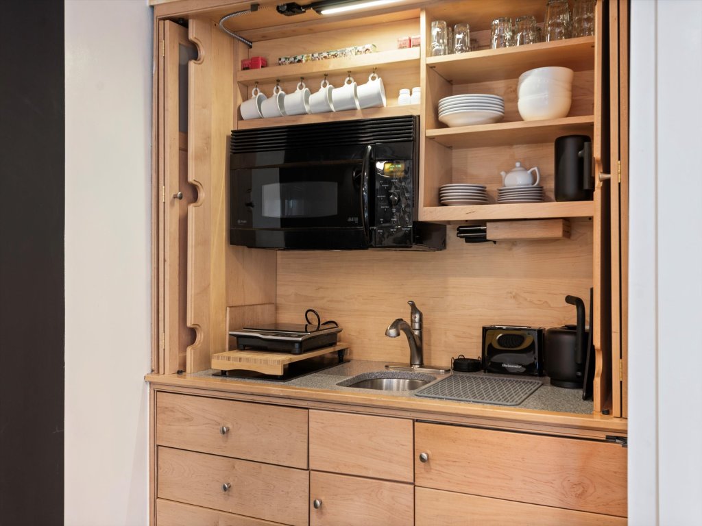 Downtown Aspen Studio Steps to Gondola & Trails - 305A Vacation Rental in Aspen - RedAwning