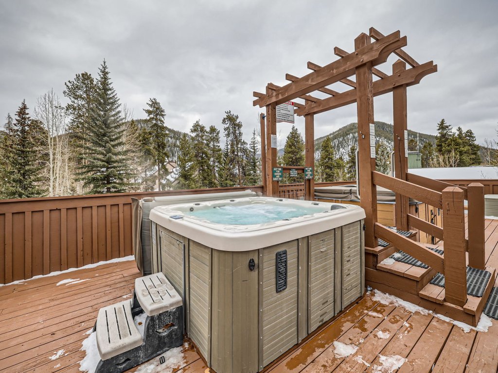 6 Cabin in the Pines Vacation Rental in Keystone - RedAwning