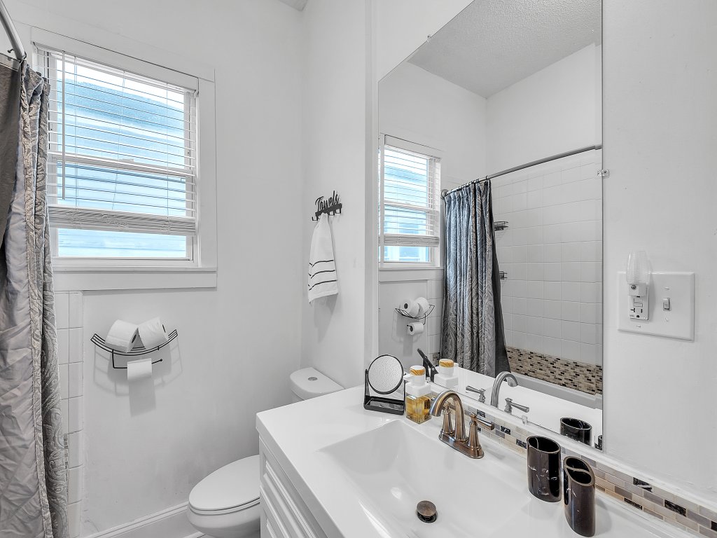 Cottage at the Last Mile - near downtown Vacation Rental in Savannah - RedAwning